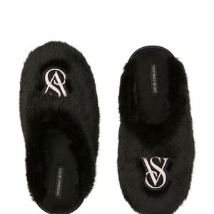 Brand New Victoria's Secret Black Furry Women's Slippers